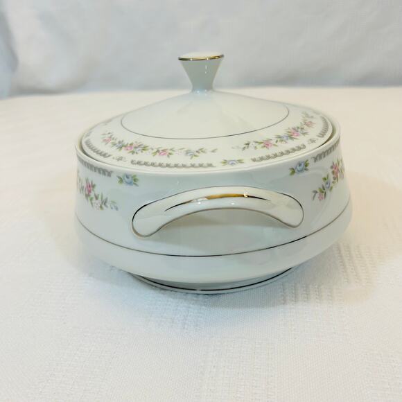 Celebrity Wellington Round Covered Vegetable 7" Round 5" Tall Blue Pink Floral - Picture 3 of 12